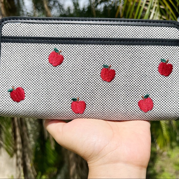 Kate Spade Ella Apple Toss Embroidered Large Continental Zip Wallet Black Multi - Picture 2 of 5